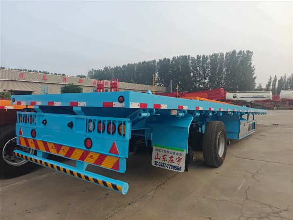 Flatbed transport semi-trailer